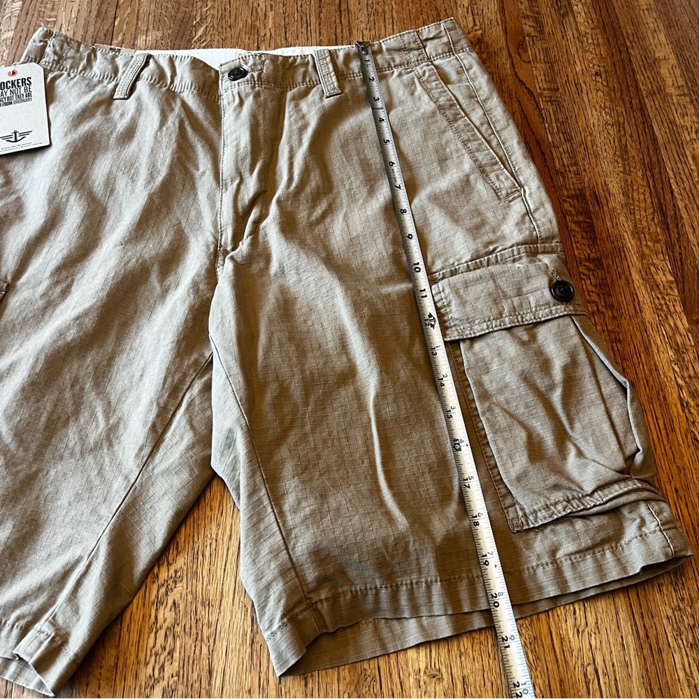 Dockers Cargo Brown Mens 32 Shorts NWT - Picture 6 of 7